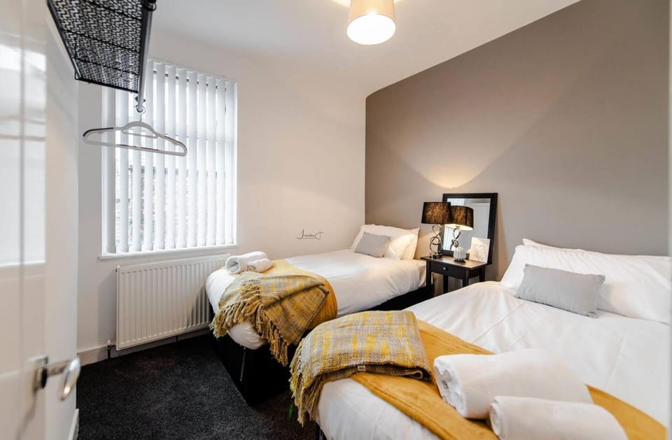 Liverpool Harrow Road Sleeps 6- Infinity Apartment House in Liverpool