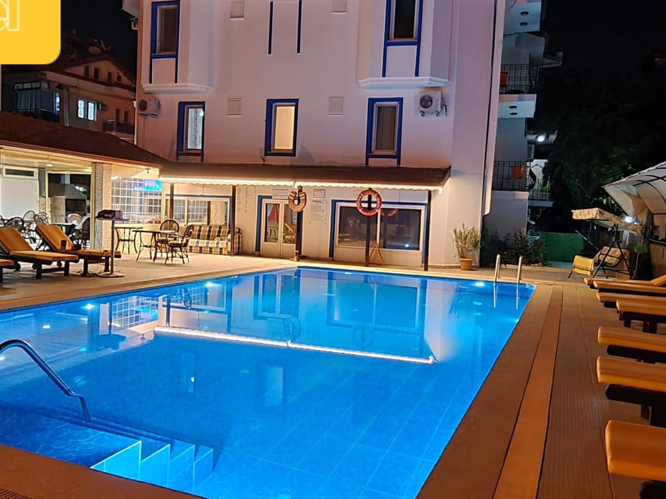 Night, Pool view, Swimming pool, sunbed