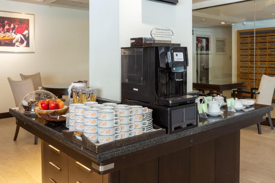 Coffee/tea facilities, Lounge or bar