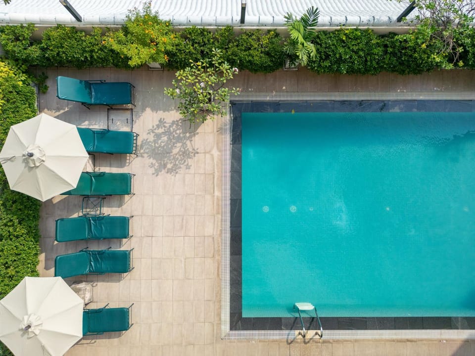 Day, Pool view, Swimming pool, sunbed