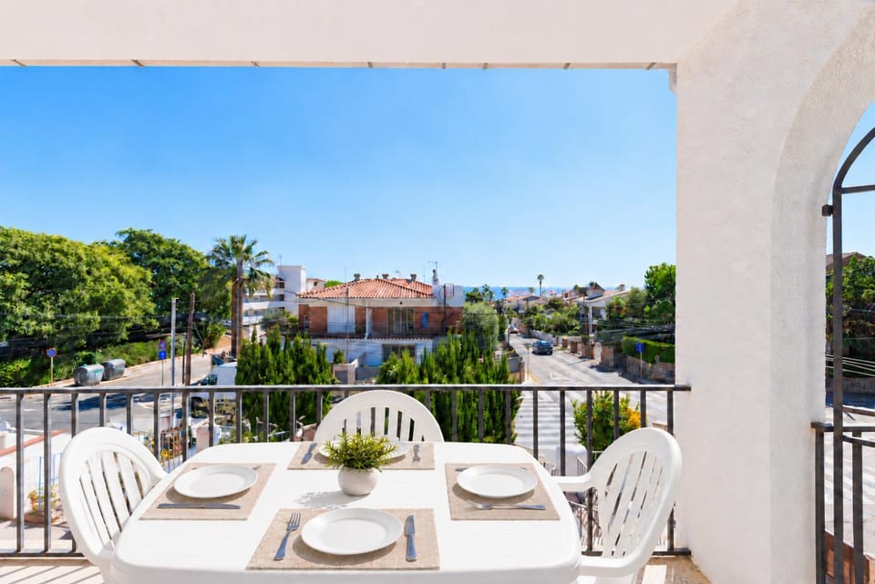 Balcony/Terrace, Street view, Quiet street view