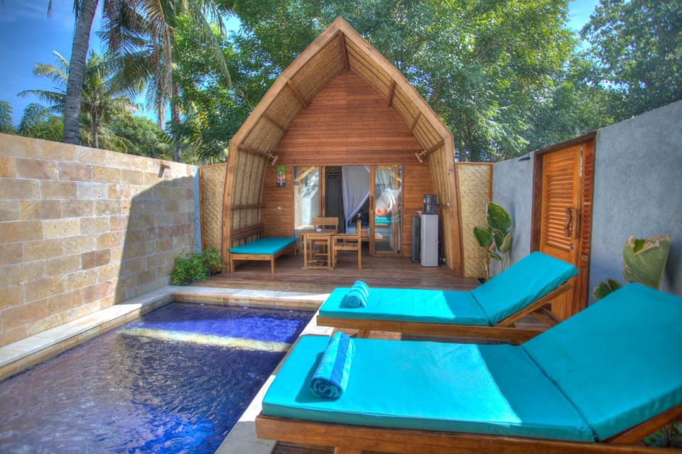 Living room, Photo of the whole room, Pool view