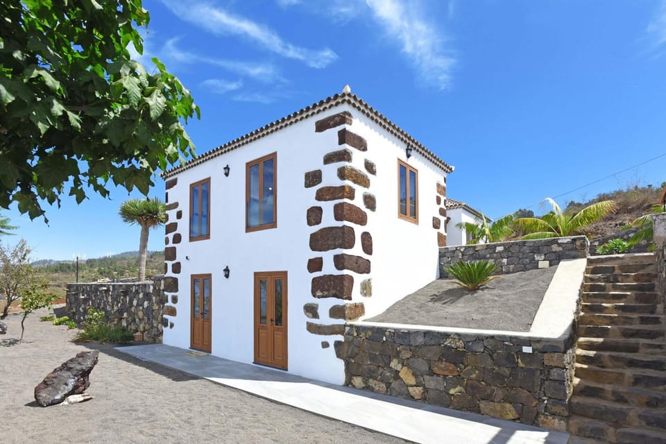 Property building, Facade/entrance, Off site