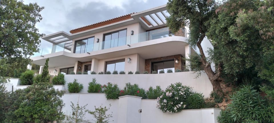 Property building, Balcony/Terrace