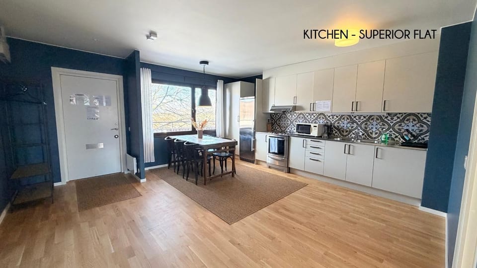 Kitchen or kitchenette, Dining area, stove