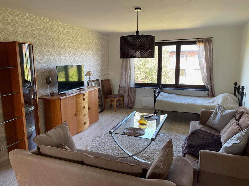 Communal lounge/ TV room, Bed, Living room, Photo of the whole room, Seating area