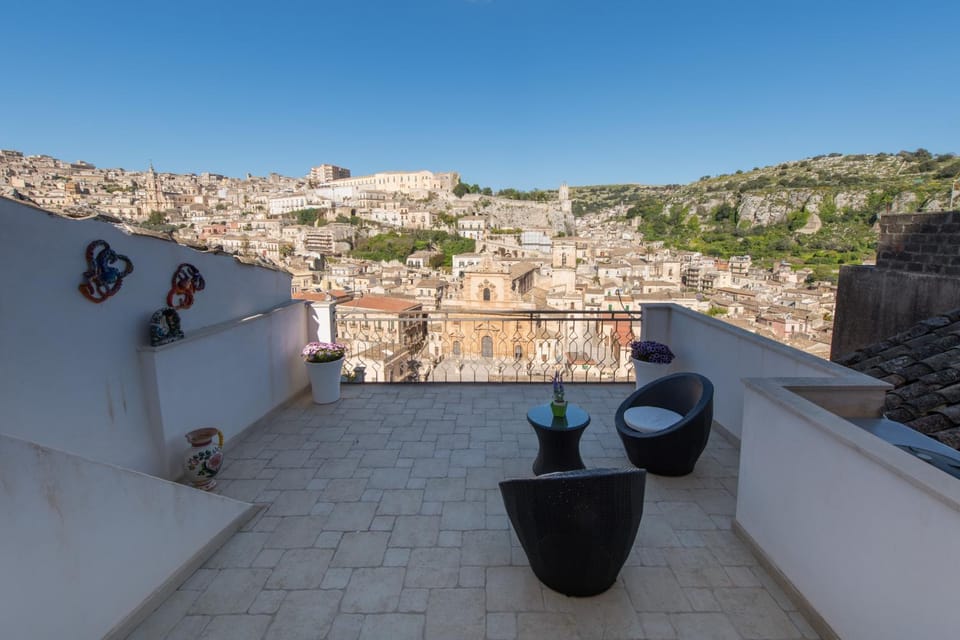 View (from property/room), Balcony/Terrace, City view