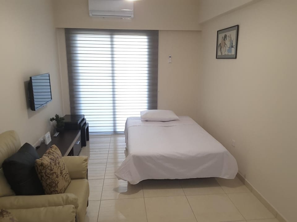 Bed, Living room