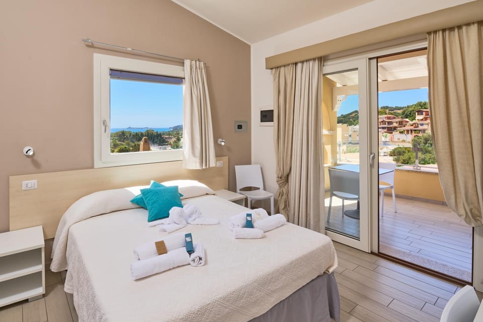 View (from property/room), Balcony/Terrace, Bedroom, Sea view, internet