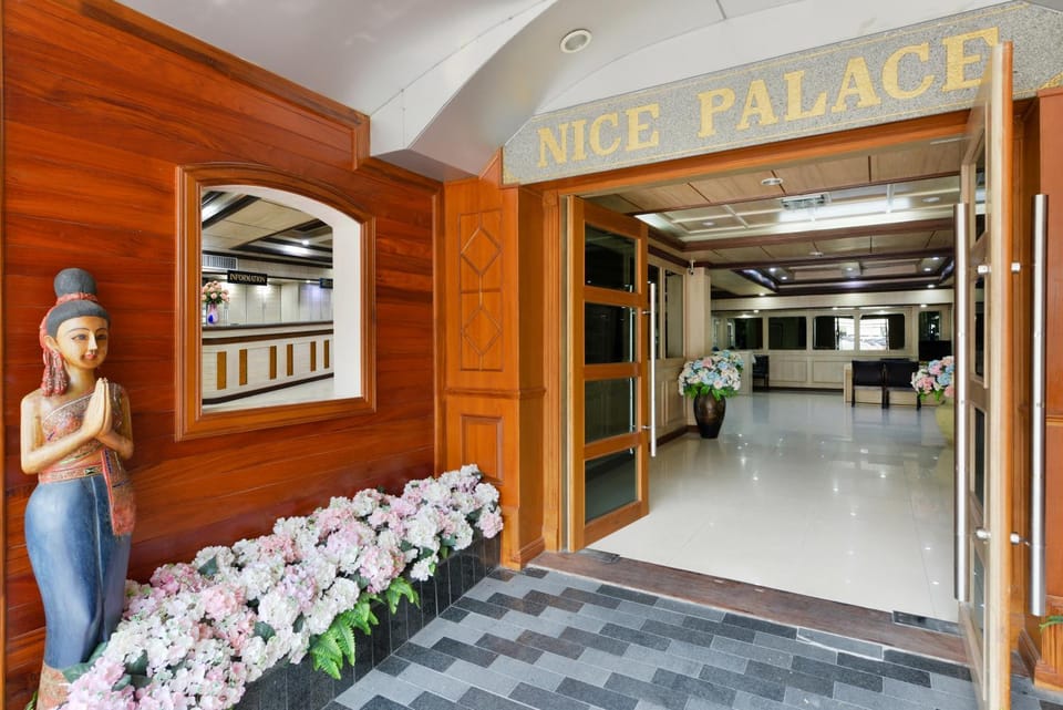 Nice Palace Hotel Bed and Breakfast in Bangkok