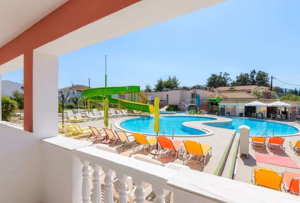 Balcony/Terrace, Pool view, Swimming pool