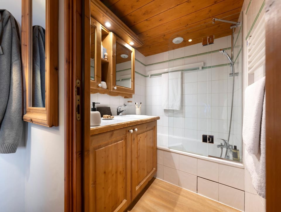 Bathroom, Bath, towels