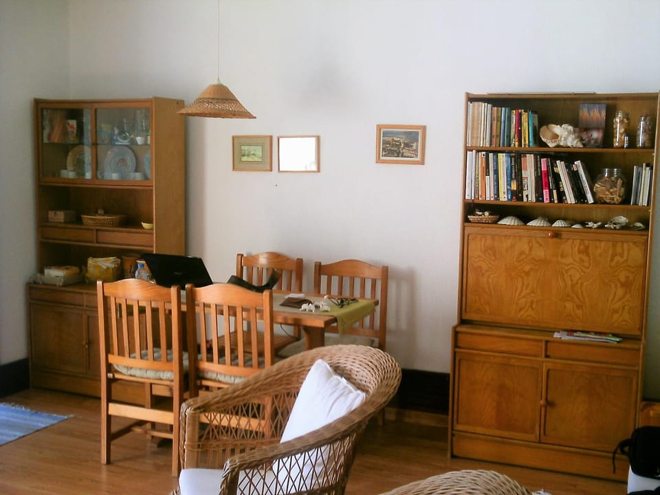 Library, Coffee/tea facilities, Living room