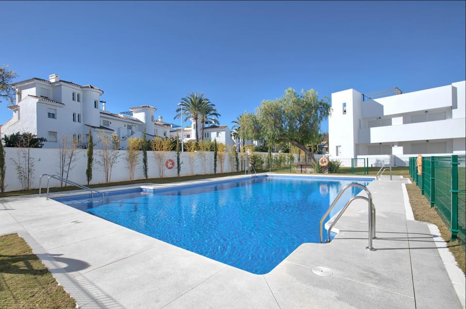 Garden, Street view, Swimming pool