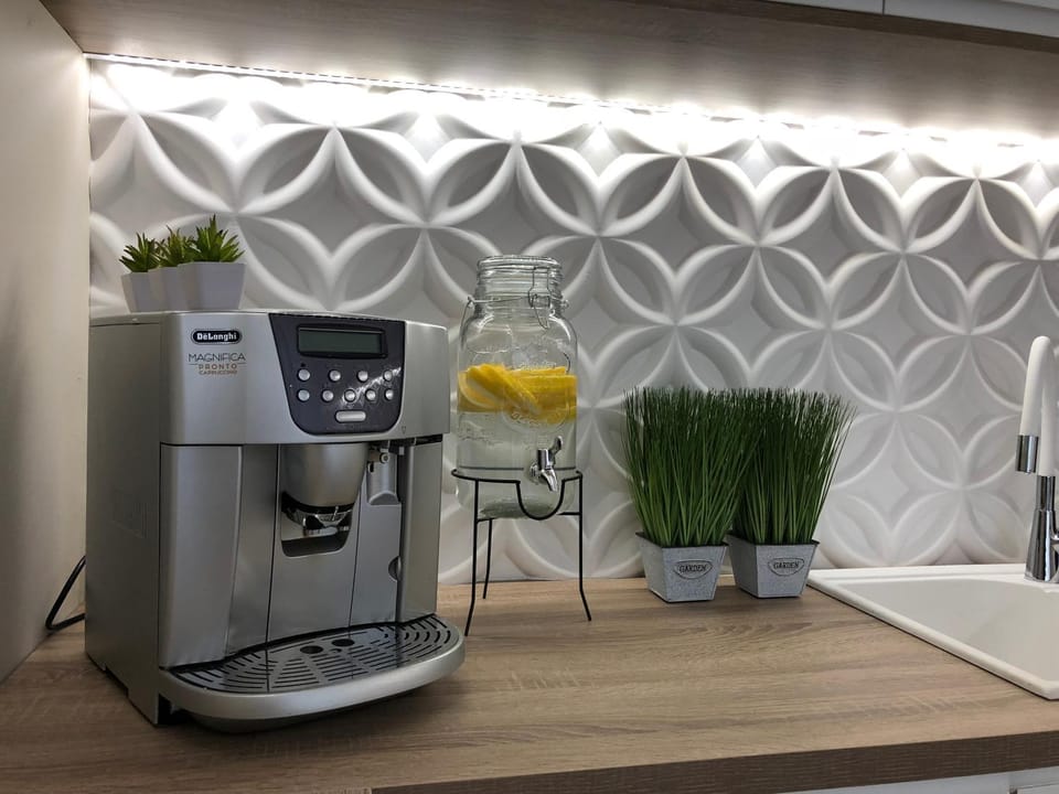 Coffee/tea facilities, Dining area