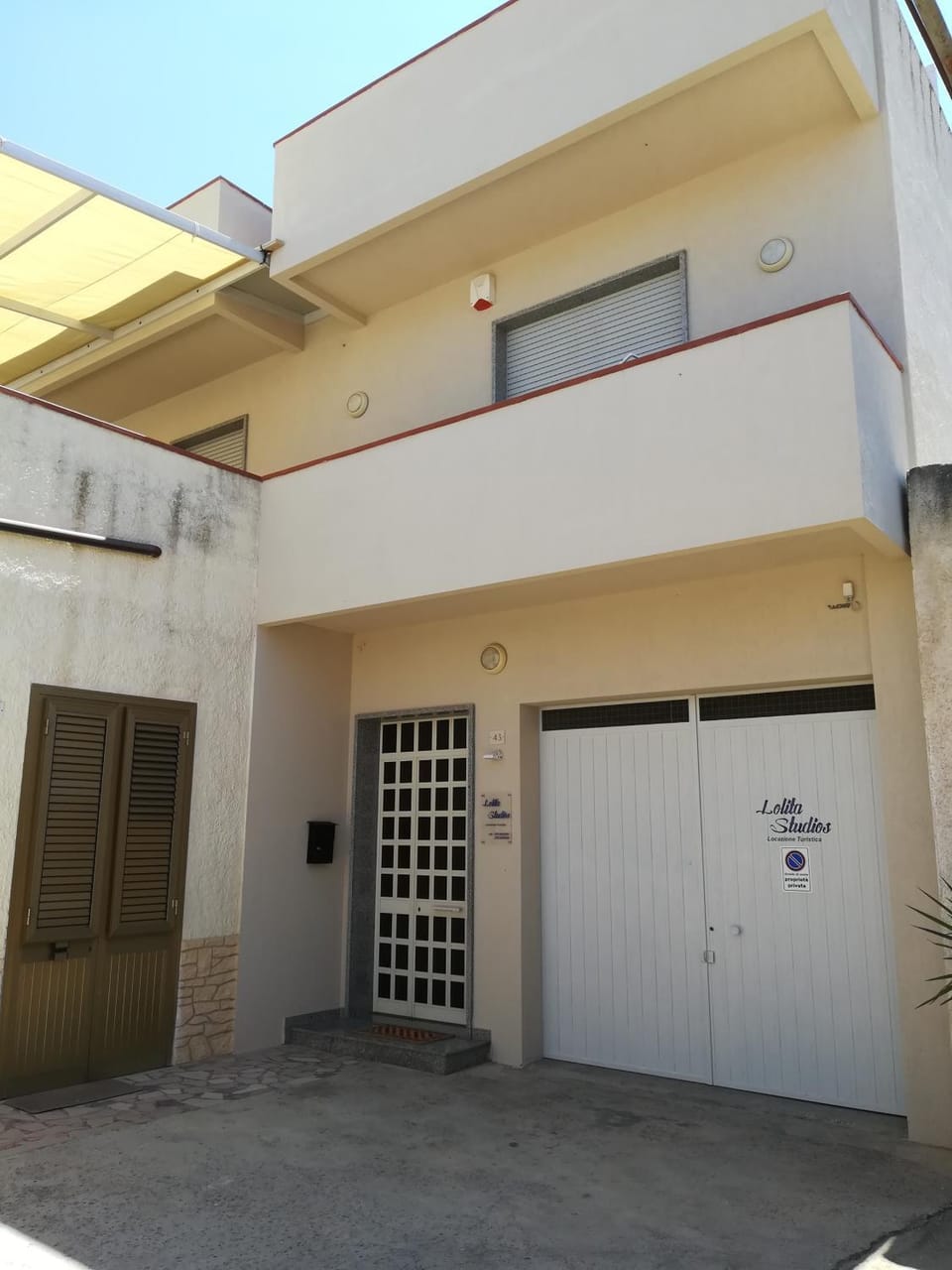 Facade/entrance