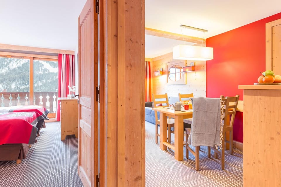 Bed, Kitchen or kitchenette, Living room, Photo of the whole room, Seating area, Dining area, Bedroom