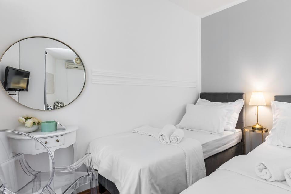 Bed, TV and multimedia, Photo of the whole room, Bedroom, Guests, towels