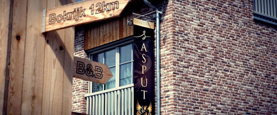 Property building, Facade/entrance, Logo/Certificate/Sign