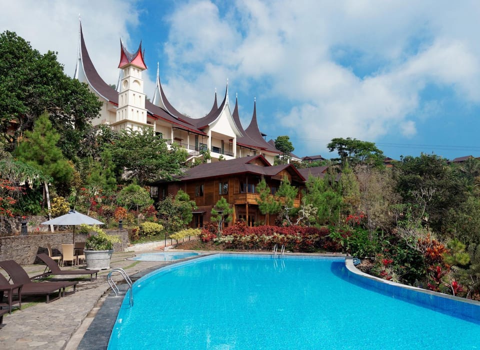 Property building, Day, Swimming pool