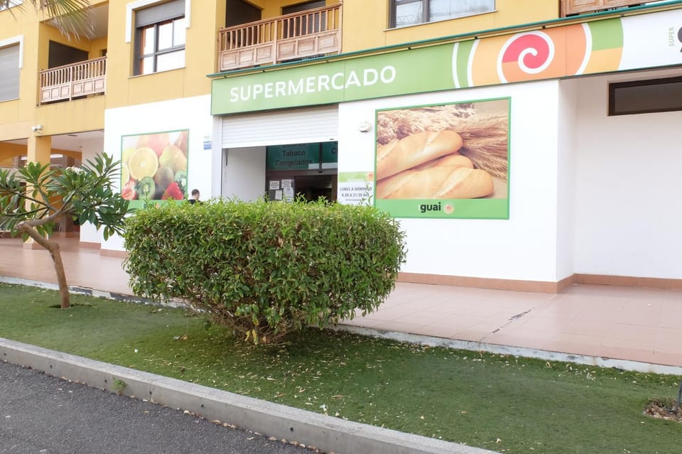 Supermarket/grocery shop