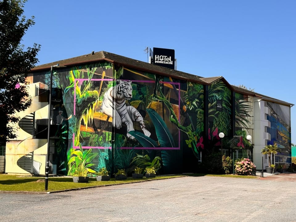 Property building, Decorative detail