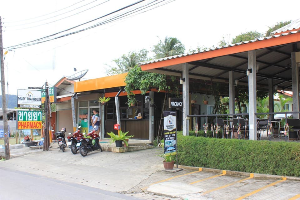 Restaurant/places to eat, Area and facilities