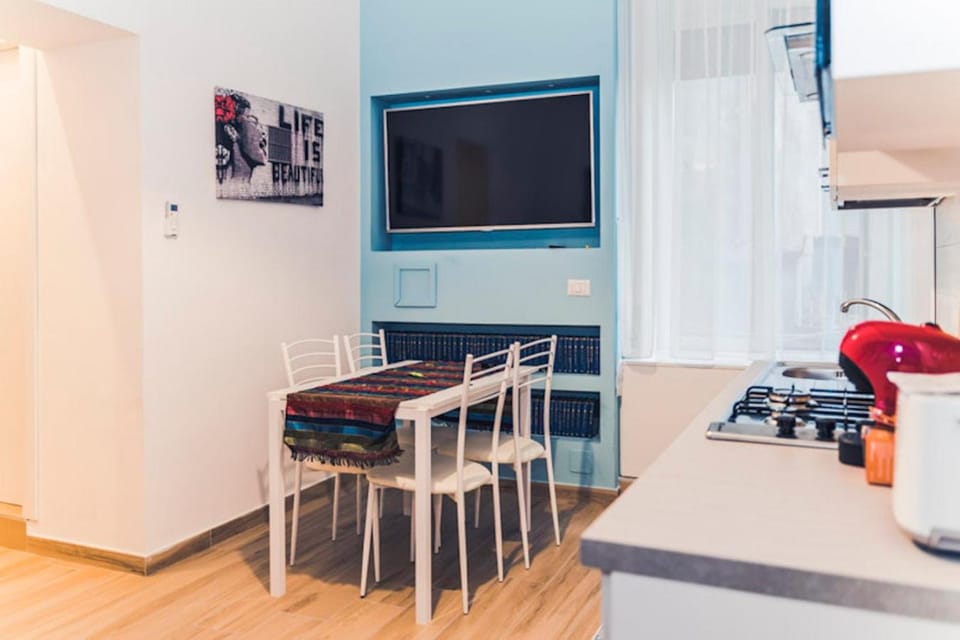 Communal lounge/ TV room, TV and multimedia, Living room, Dining area