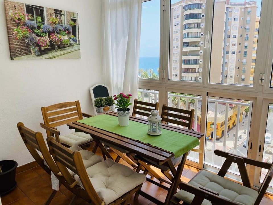 Balcony/Terrace, Beach, City view, Landmark view, Sea view, Street view