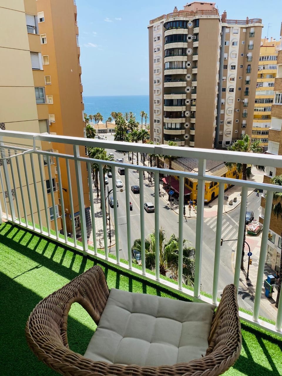 Balcony/Terrace, Beach, City view, Landmark view, Sea view, Street view