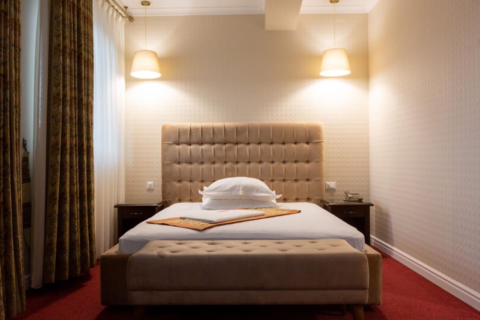 Bed, Photo of the whole room, Bedroom