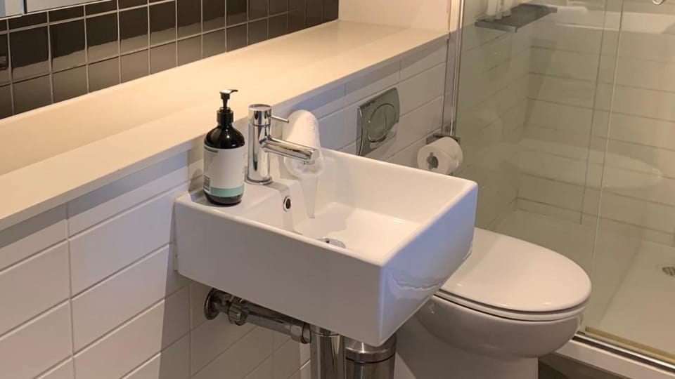 Luxurious with city views, free parking on premises & Wi Fi Apartment in Melbourne