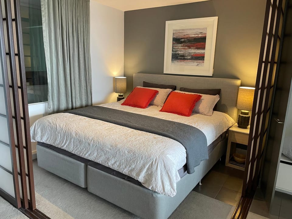 Luxurious with city views, free parking on premises & Wi Fi Apartment in Melbourne
