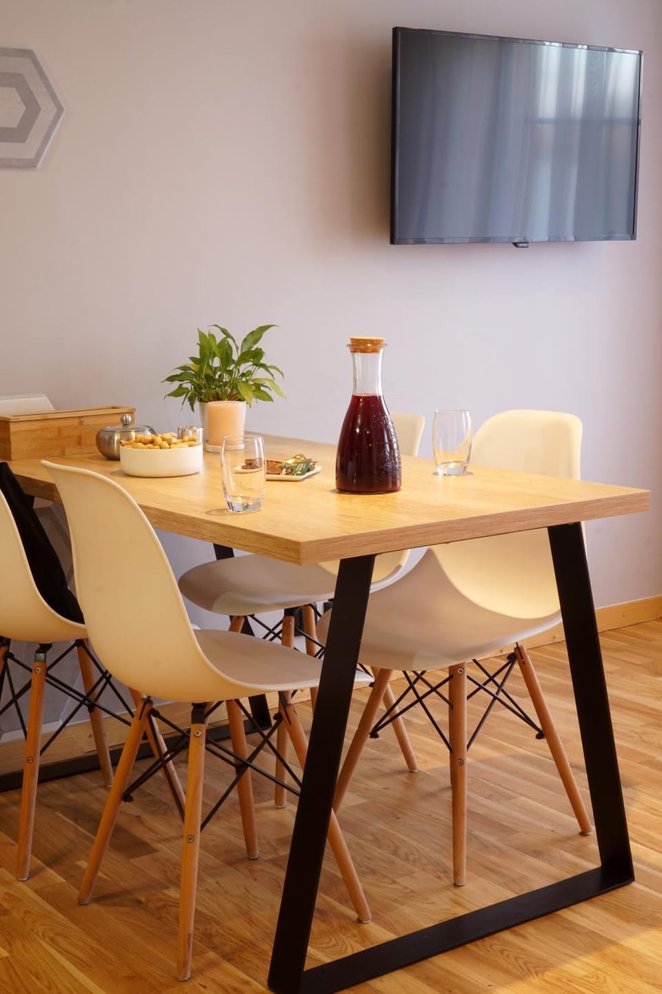Living room, Dining area, Drinks