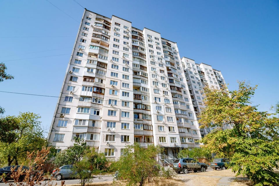 Property building, Neighbourhood