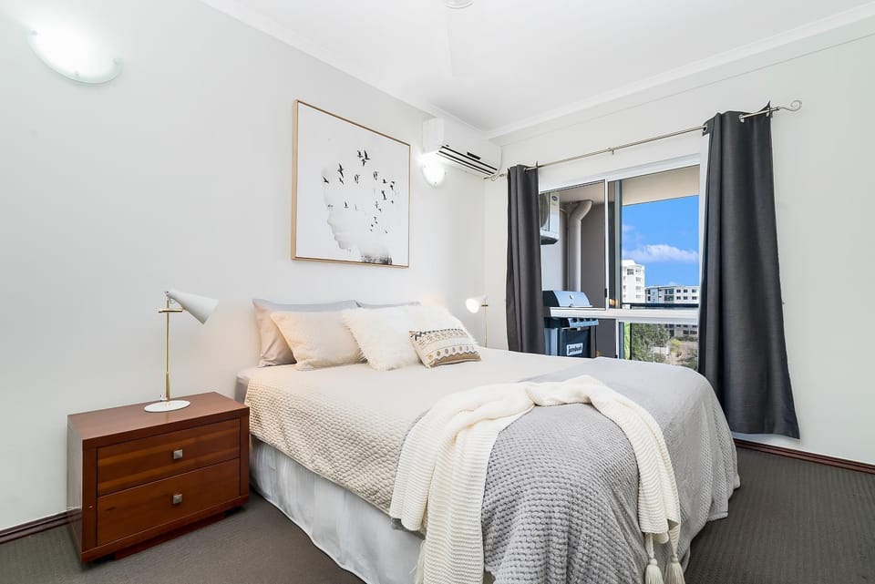 Bedroom, City view, Garden view, Sea view