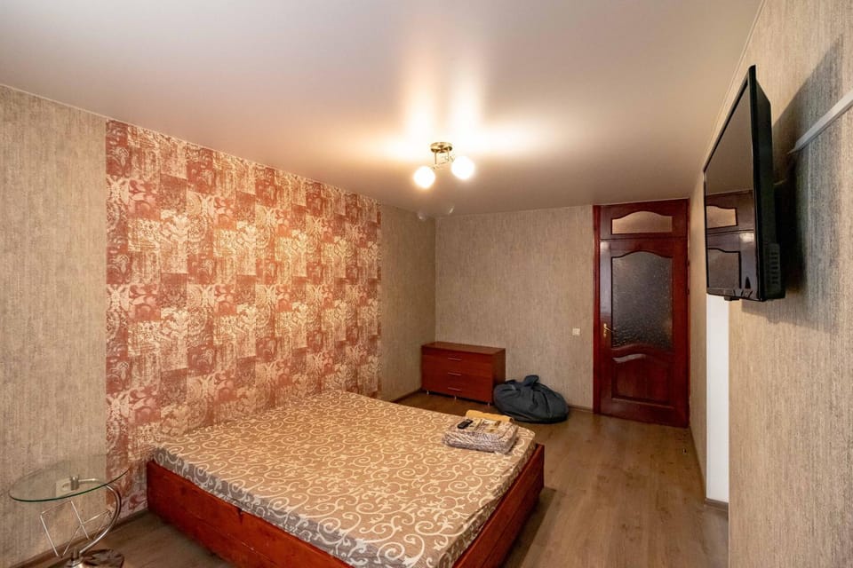 Bed, TV and multimedia, Bedroom, towels