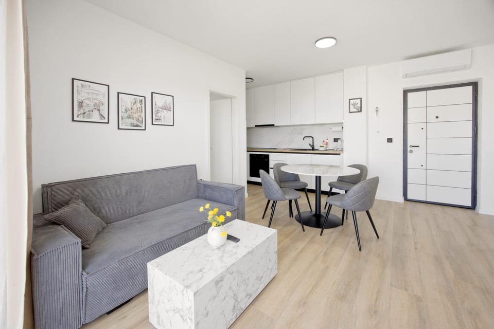 Kitchen or kitchenette, Living room, Seating area, Dining area, kitchen