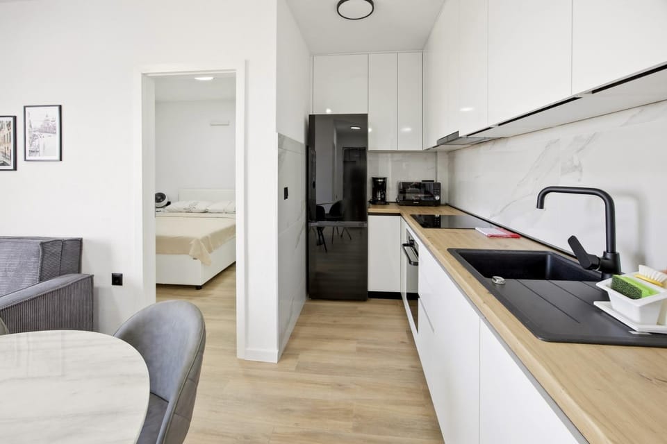 Bed, Kitchen or kitchenette, Living room, Seating area, Dining area, Bedroom, dishwasher, microwave, oven, stove, kitchen