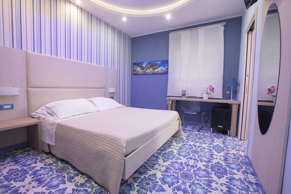 Bed, Photo of the whole room