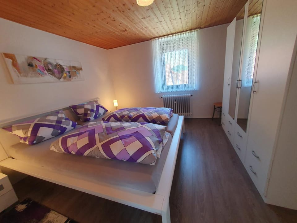 Bed, Photo of the whole room, Decorative detail, Bedroom