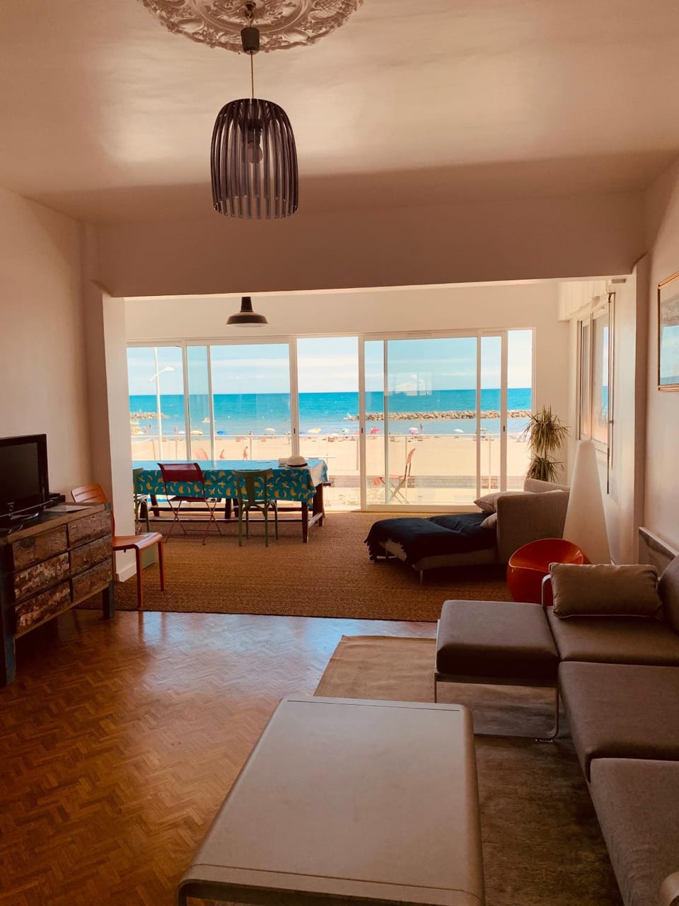 Natural landscape, TV and multimedia, Living room, Beach, Sea view