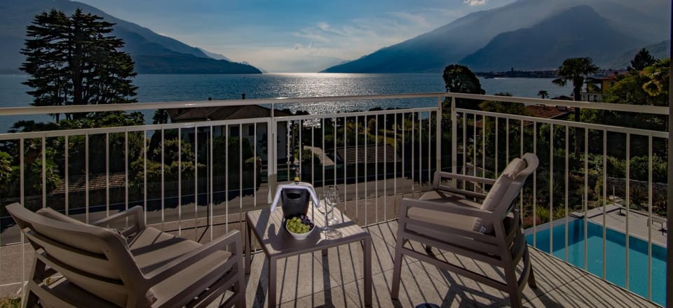 Balcony/Terrace, Lake view, Mountain view, Pool view