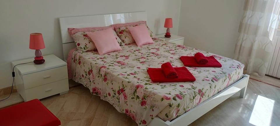 Bed, TV and multimedia, Bedroom, wardrobe, air conditioner