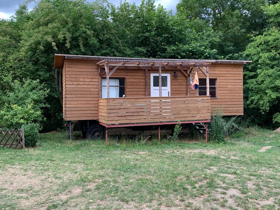 Bauwagen mit Gemeinschaftsbad Bed and Breakfast in Rheinsberg