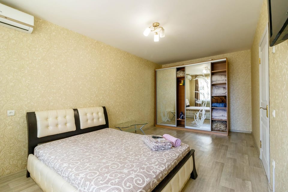 Bed, TV and multimedia, Living room, Bedroom, furniture, furniture, towels, towels, wardrobe, air conditioner