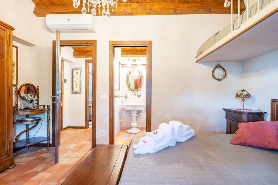 Bed, Bathroom, Bedroom, towels
