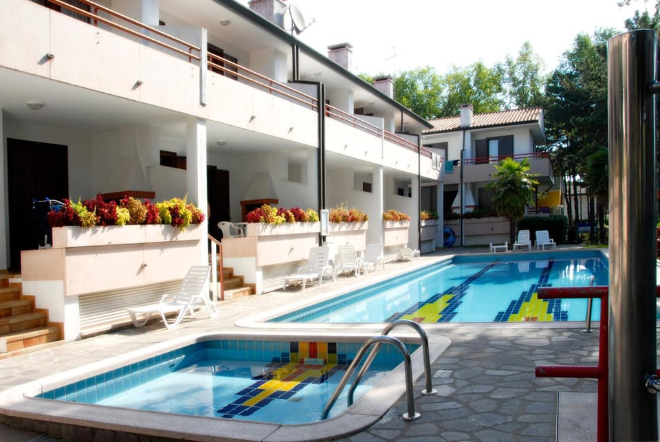 Facade/entrance, Swimming pool