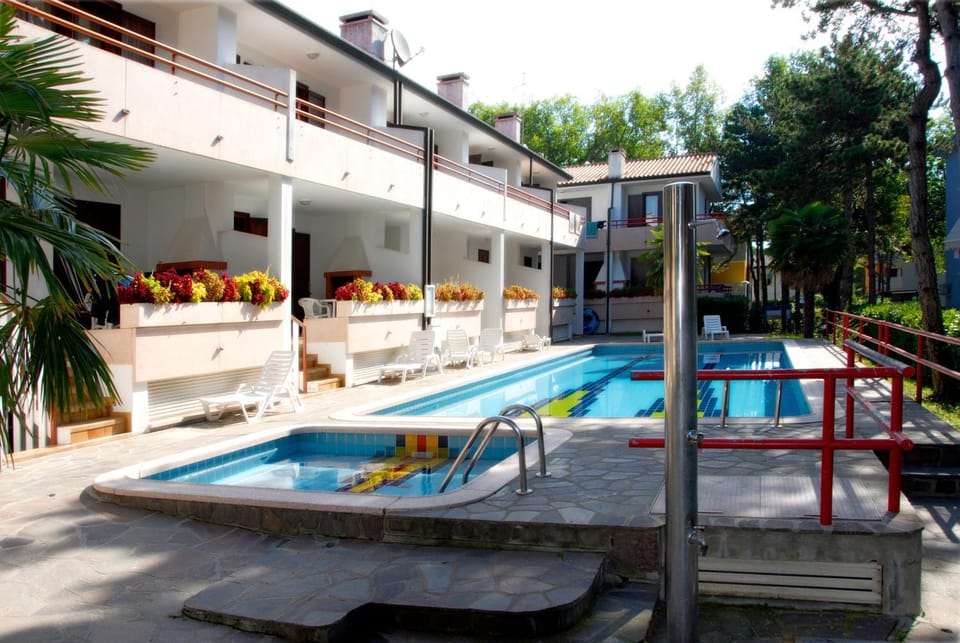 Property building, Facade/entrance, Swimming pool