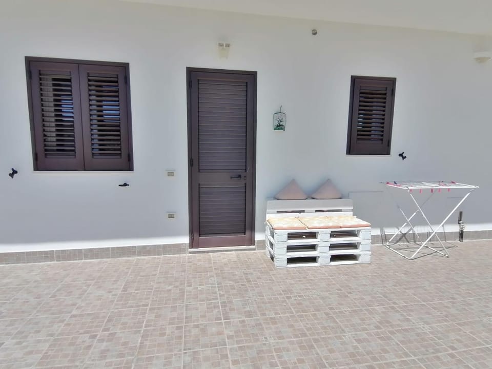 Patio, Facade/entrance